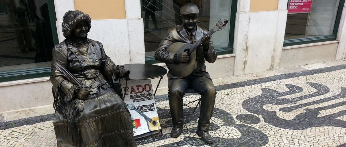Vivi la magia del Fado a Lisbona. Cene tipiche, locali storici e concerti autentici selezionati da VIVI CITY