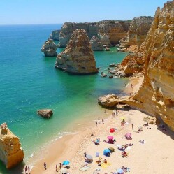 Cosa vedere in Algarve: spiagge e attrazioni da non perdere tra Faro e la Costa Vicentina