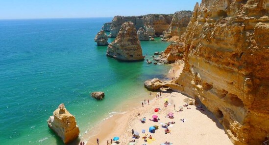 Cosa vedere in Algarve: spiagge e attrazioni da non perdere tra Faro e la Costa Vicentina