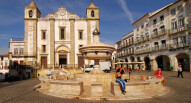 Evora scorcio della piazza
