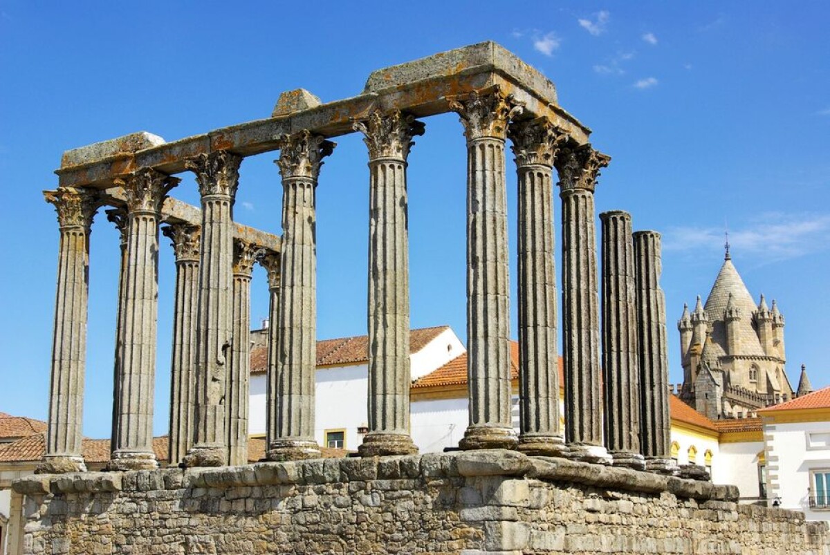 Attività e tour per visitare Evora con partenza da Lisbona
