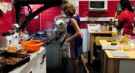 Mama in cucina 1