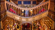 Interno Biblioteca Lello foto di Guillen Perez via flickr