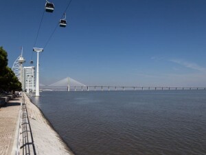 Parque das Nacoes e Torre Vasco de Gama foto di Bobo Boom