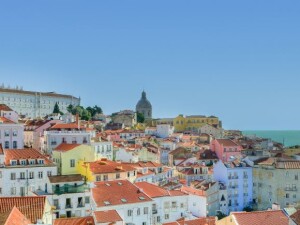 Lisbona vista alfama copertina