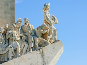 Monumento alle Scoperte lato
