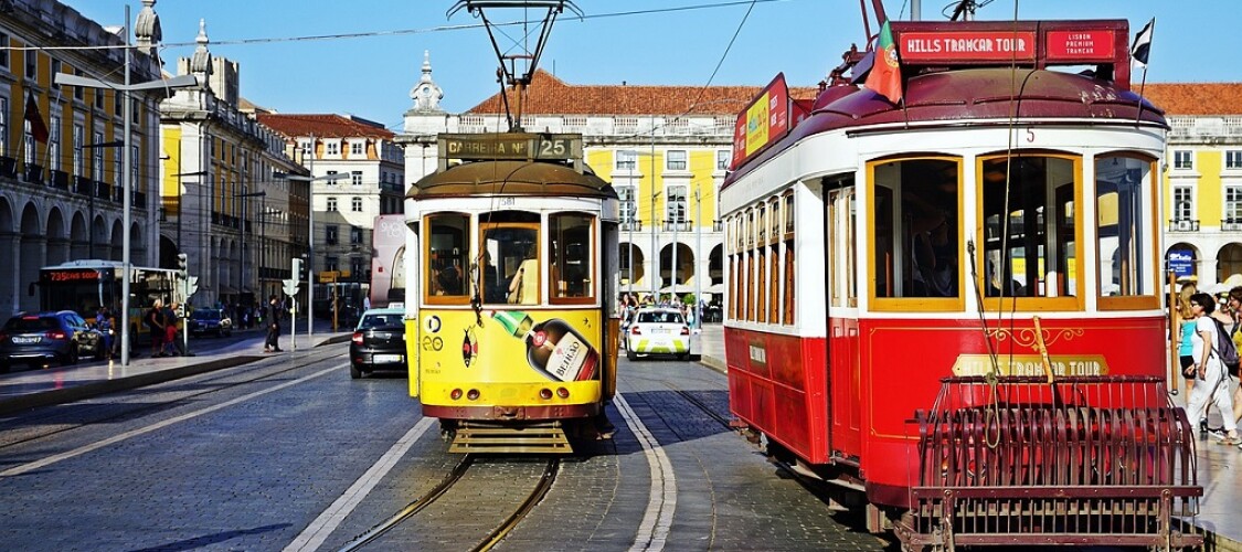 Vivi Lisbona senza stress: Trasporti illimitati e accesso in oltre 50 attrazioni in un unico pass