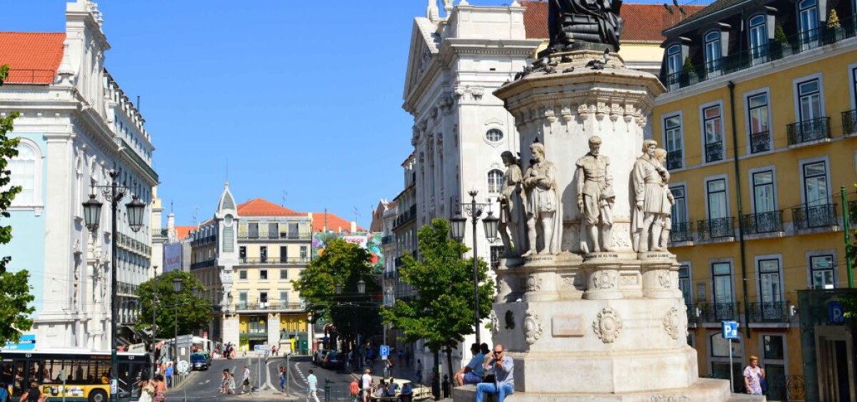 Non limitarti a passare nel Chiado: scopri la sua storia unica con i tour più amati dai viaggiatori di VIVI CITY