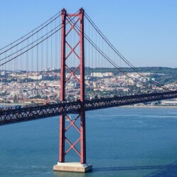 Ponte 25 de Abril: Il ponte sospeso di Lisbona